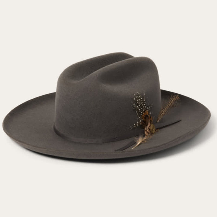 Sombrero vaquero con plumas y cinta para festivales de carnaval elegantes
