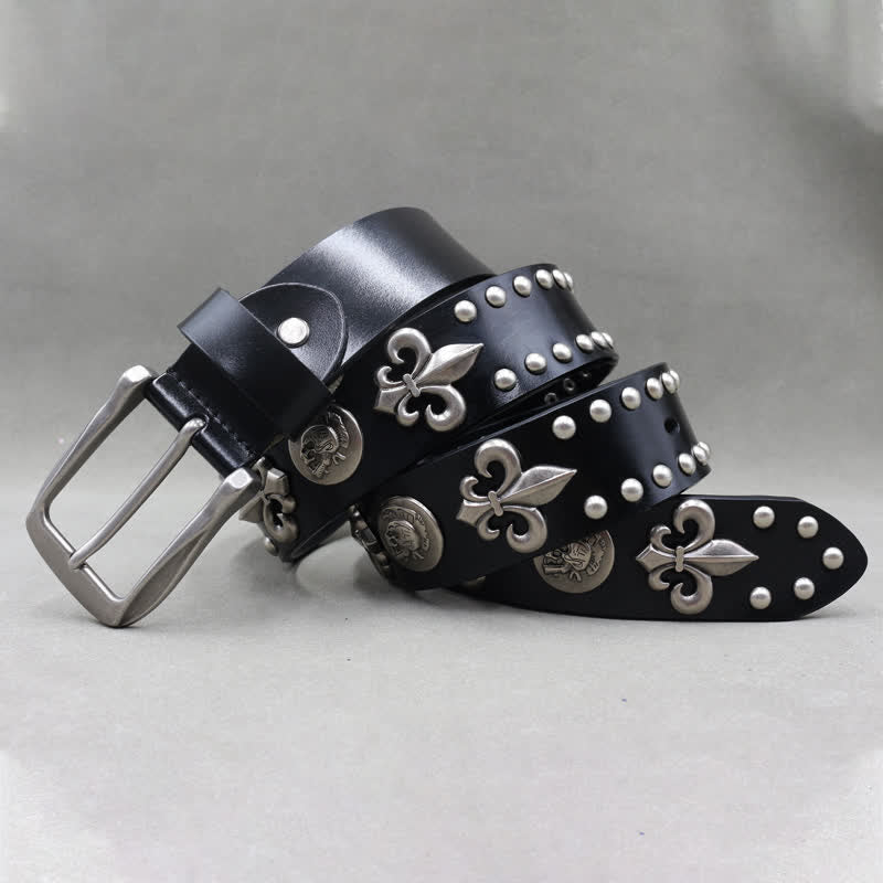 Cinturón gótico de cuero con tachuelas de calavera y remaches plateados de dos hileras