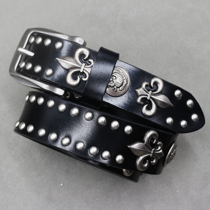 Cinturón gótico de cuero con tachuelas de calavera y remaches plateados de dos hileras