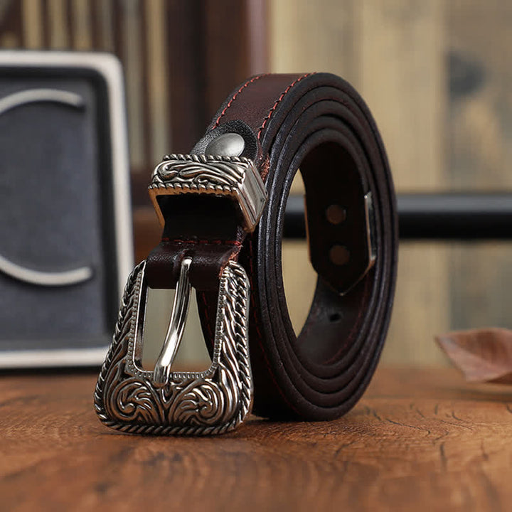 Cinturón de piel de vaca fina con diseño versátil y clásico estilo western.