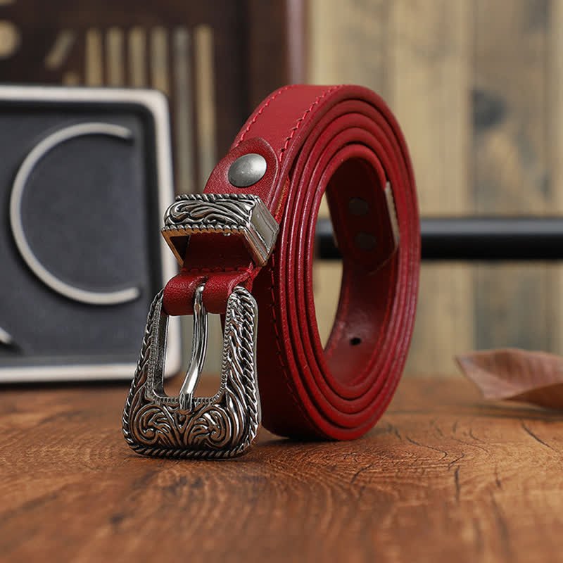 Cinturón de piel de vaca fina con diseño versátil y clásico estilo western.