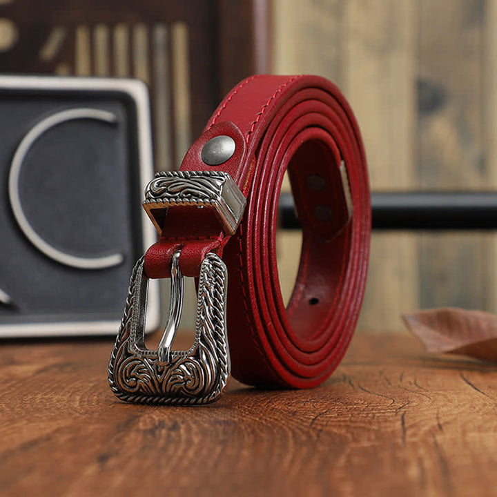 Cinturón de piel de vaca fina con diseño versátil y clásico estilo western.