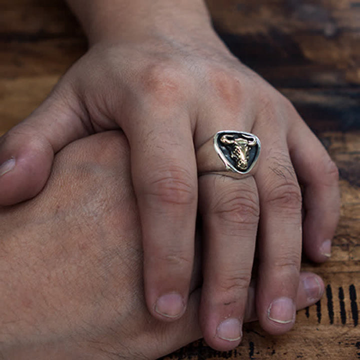 Anillo ajustable con apertura de tótem de caballo y toro de roca dominante para hombre