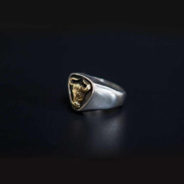 Anillo ajustable con apertura de tótem de caballo y toro de roca dominante para hombre