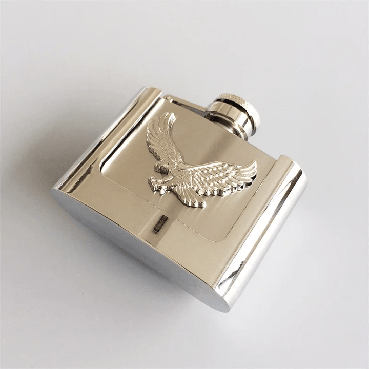 Cinturón de cuero con águila voladora de 2 oz para hombre, con frasco oculto, hecho a mano