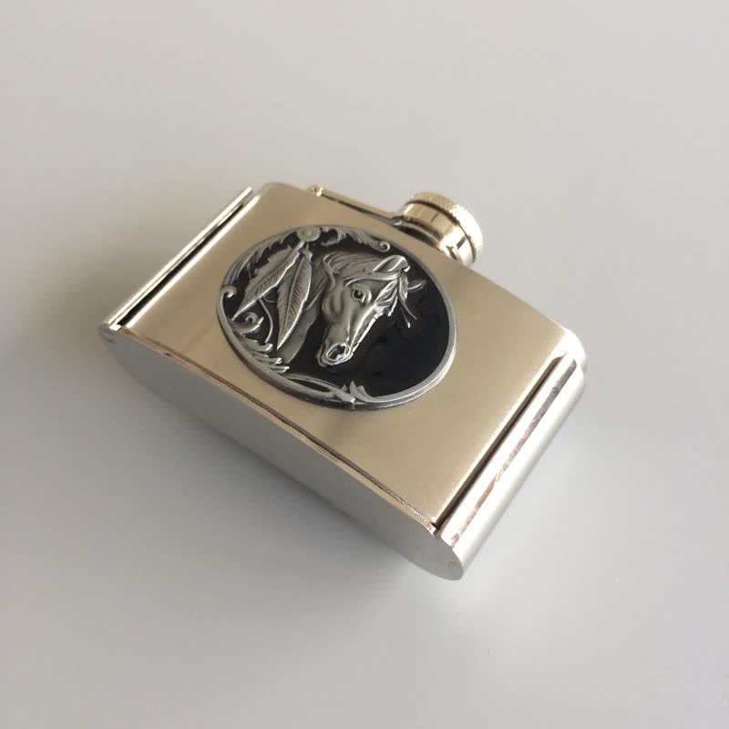 Cinturón de cuero con forma de cabeza de caballo de 3 oz para hombre con frasco oculto