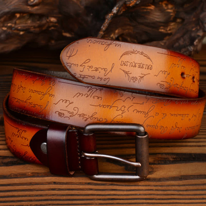 Cinturón de cuero disponible en cuatro colores con estampado de letras en relieve retro.