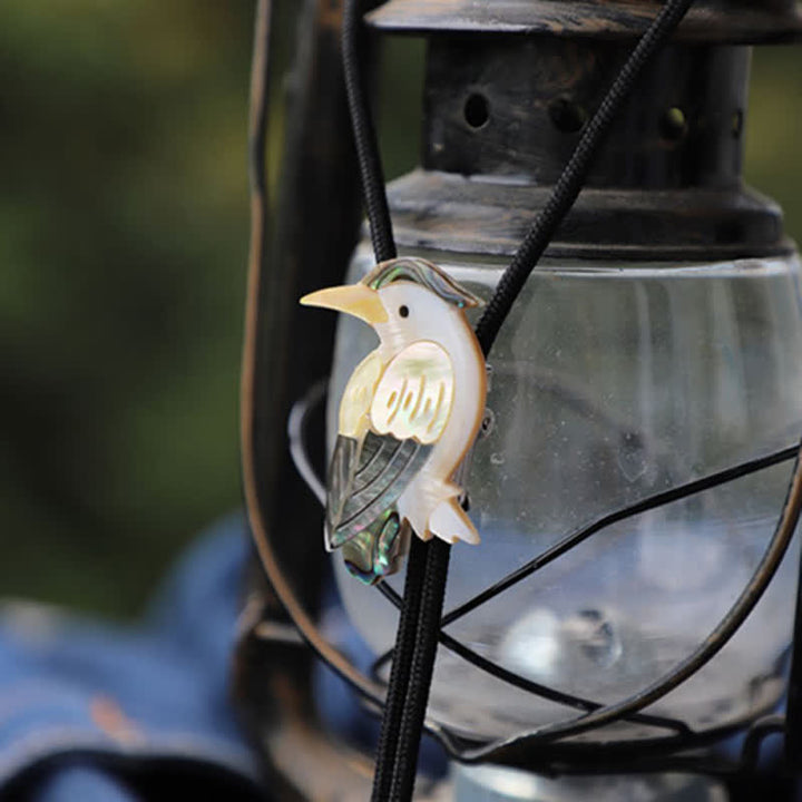 Corbata de bolo con forma de concha de pájaros naturales y loros exóticos