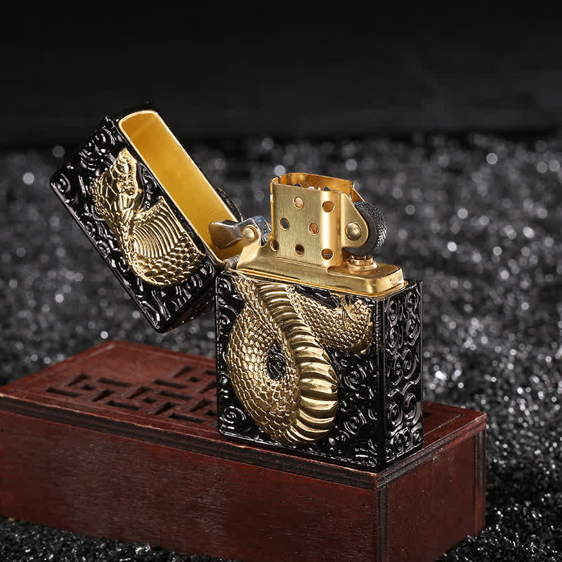 Encendedor de queroseno recargable Cobra de serpiente negro y dorado - image 2