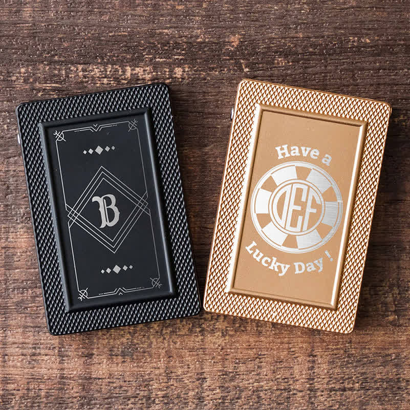 Encendedor de butano recargable con parte trasera personalizada y cartas de póquer