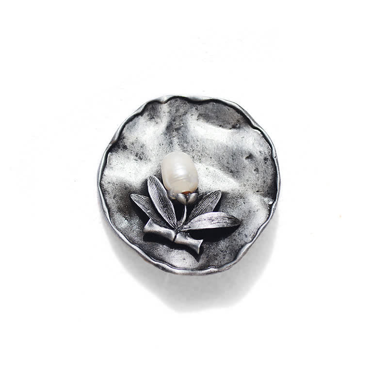 Broche retro redondo de bambú con decoración de perlas para mujer