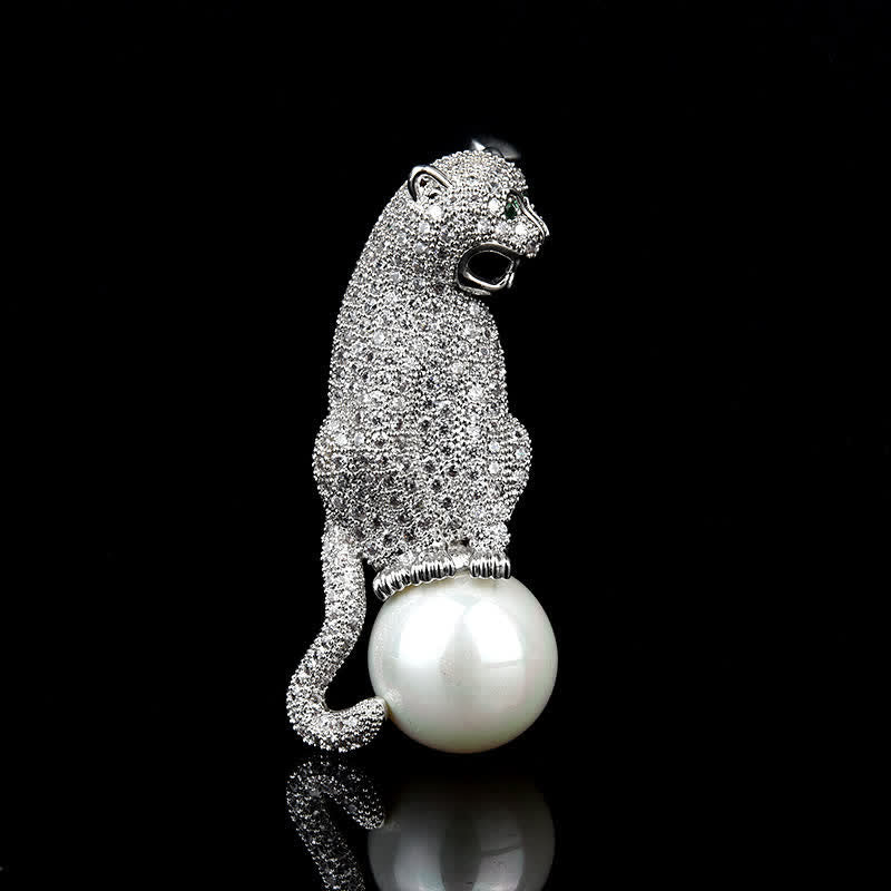 Broche unisex con decoración de perlas de imitación y circonita brillante con diseño de leopardo