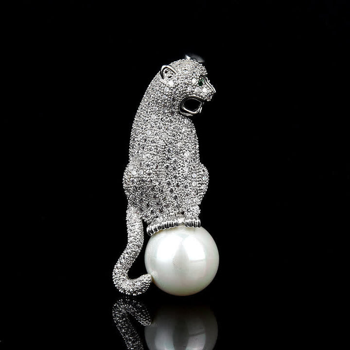 Broche unisex con decoración de perlas de imitación y circonita brillante con diseño de leopardo