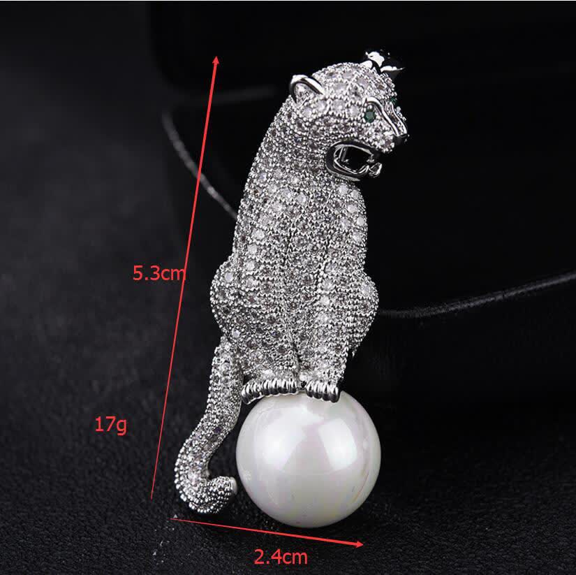 Broche unisex con decoración de perlas de imitación y circonita brillante con diseño de leopardo