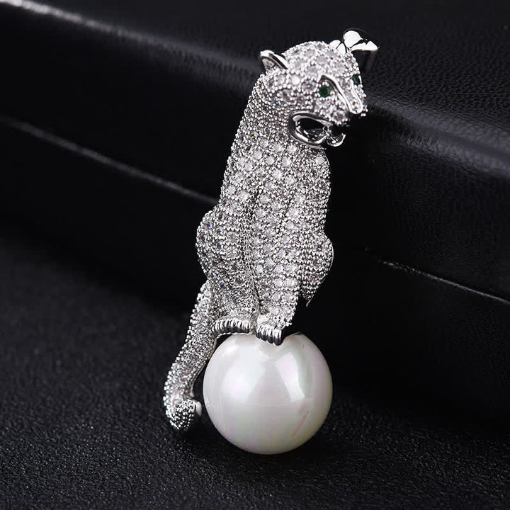 Broche unisex con decoración de perlas de imitación y circonita brillante con diseño de leopardo