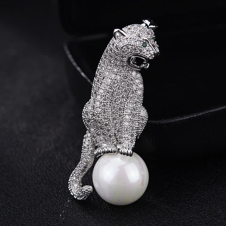 Broche unisex con decoración de perlas de imitación y circonita brillante con diseño de leopardo