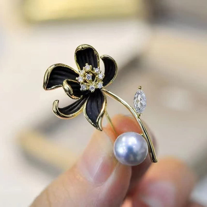 Broche clásico de flor de loto con perlas de imitación para mujer