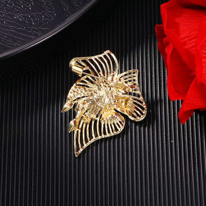 Broche de mujer con hojas huecas doradas y perlas de imitación de diamantes de imitación