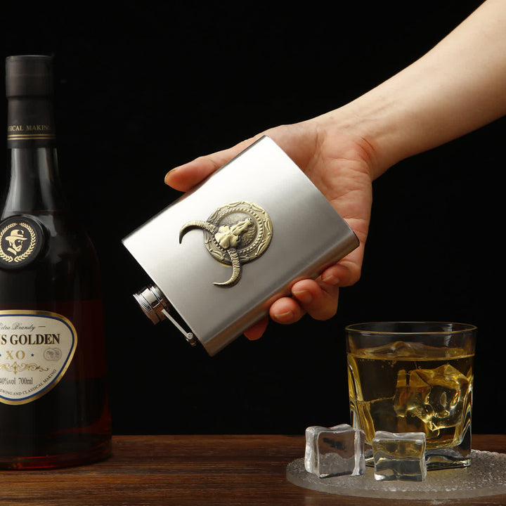 Botella portátil con forma de cabeza de toro, sencilla y elegante, con embudo pequeño