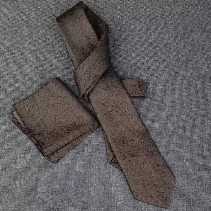 Caja de regalo con 5 pajaritas informales con estampado de hojas en marrón oscuro para hombre