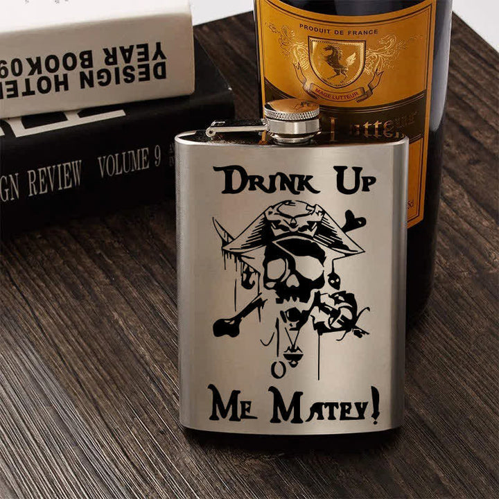 Botella portátil de acero inoxidable con diseño de calavera pirata de 2 a 10 oz con estampado láser