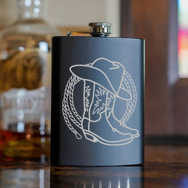 Botella portátil de acero inoxidable con diseño de láser y diseño de sombrero de vaquero y botas de 2 a 10 oz