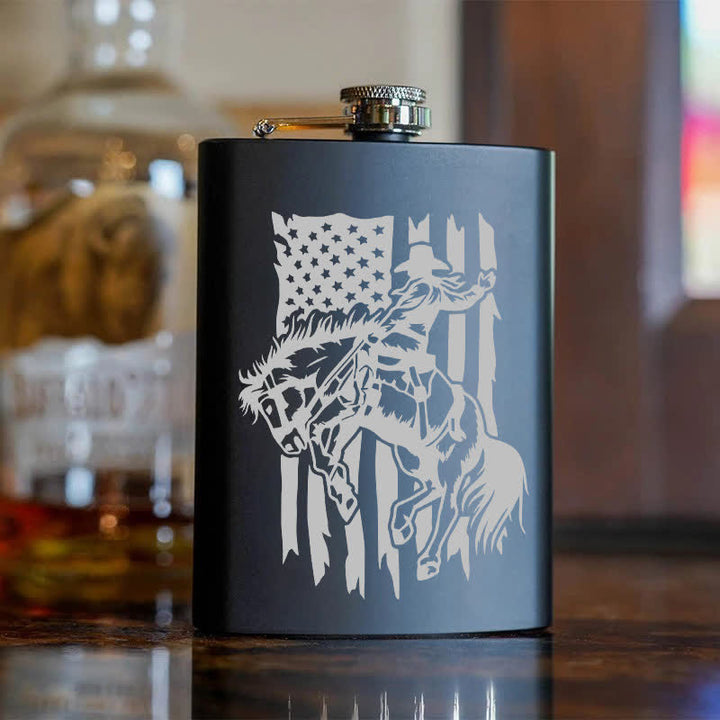 Botella portátil de acero inoxidable con diseño de láser y bandera de EE. UU. para montar a caballo, de 2 a 10 oz