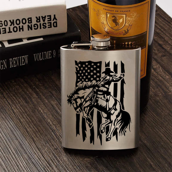 Botella portátil de acero inoxidable con diseño de láser y bandera de EE. UU. para montar a caballo, de 2 a 10 oz