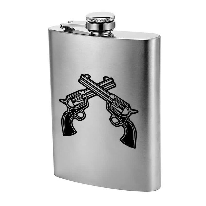 Botella portátil de acero inoxidable con diseño de láser y pistolas cruzadas de 2 a 10 oz