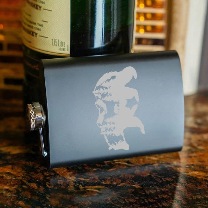Botella portátil de acero inoxidable con diseño láser de Bear Mountains de 2 a 10 oz