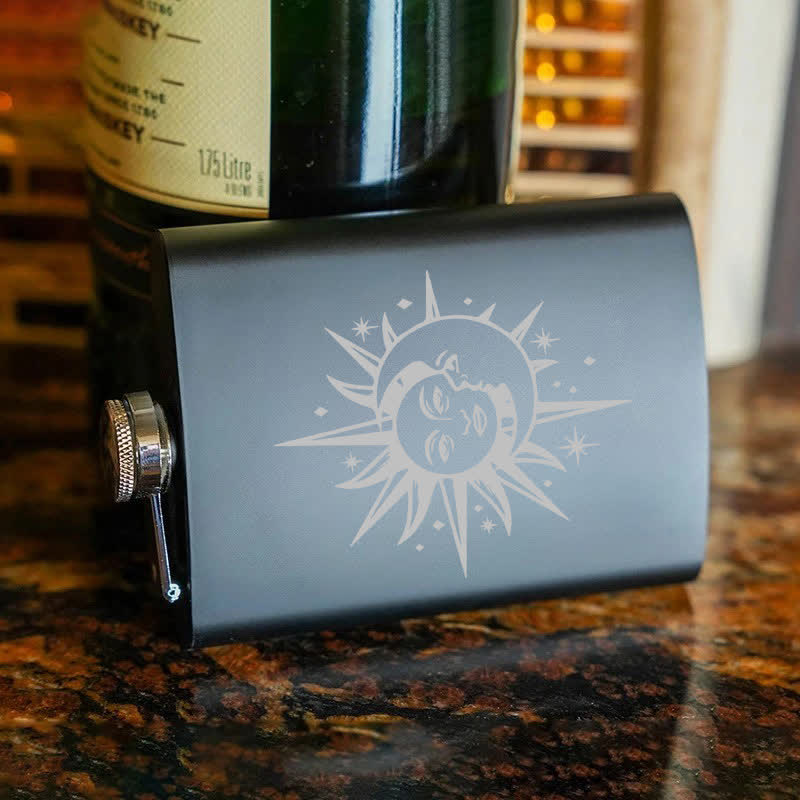 Botella portátil de acero inoxidable con diseño de láser de sol y luna de 2 a 10 oz