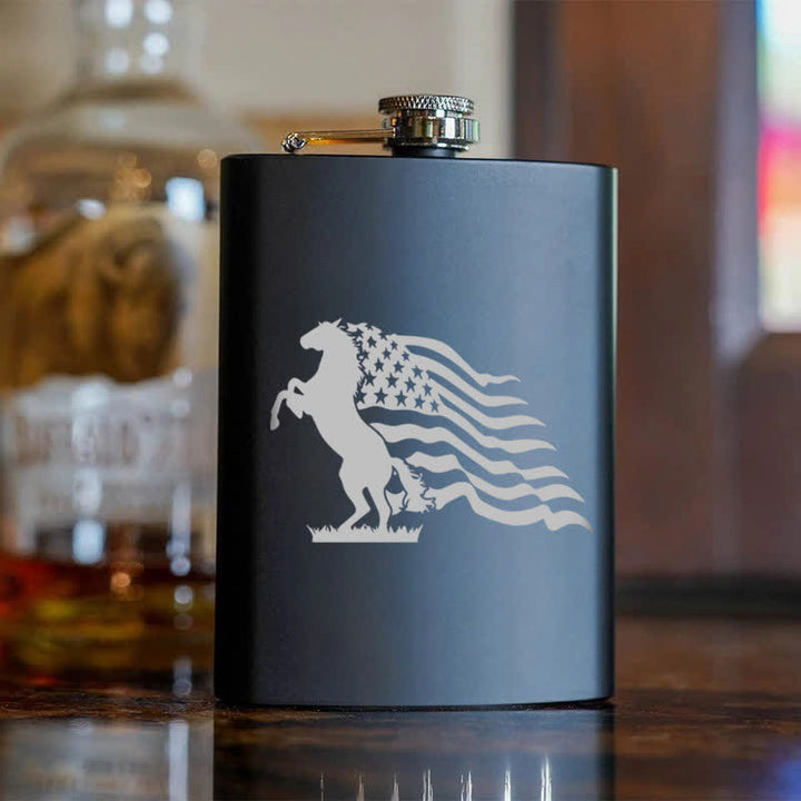 Botella portátil de acero inoxidable con diseño de bandera de EE. UU. con diseño de láser de 2 a 10 oz