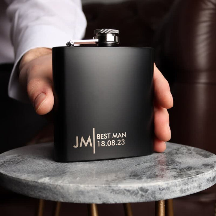 Botella portátil personalizada grabada en negro mate de 3 a 10 oz