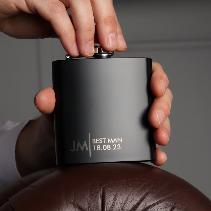 Botella portátil personalizada de 3-10 oz con grabado en negro mate