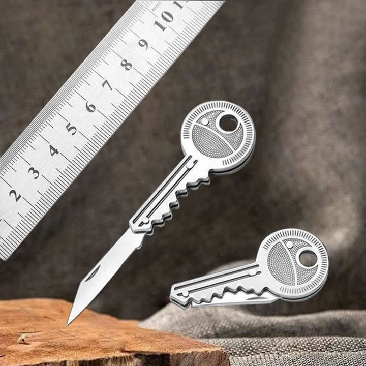 Mini navaja plegable compacta con forma de llavero