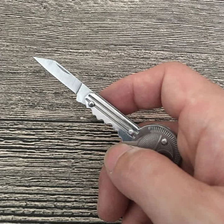 Mini navaja plegable compacta con forma de llavero