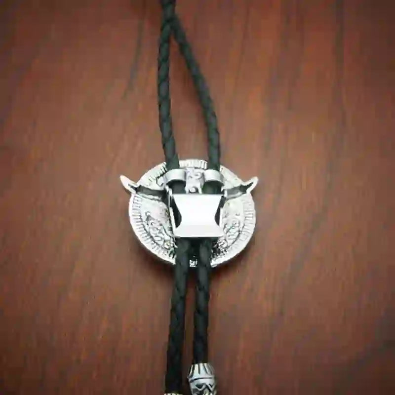 Conjunto de hebilla de cinturón con cuchillo oculto y colgante de cuerno largo con calavera y corbata de bolo de vaca