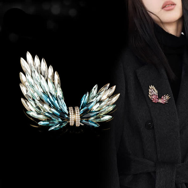 Broche de lujo elegante con alas de circonita brillante para mujer