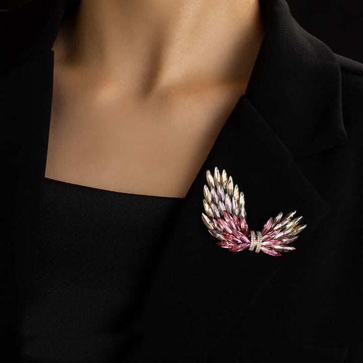 Broche de lujo elegante con alas de circonita brillante para mujer