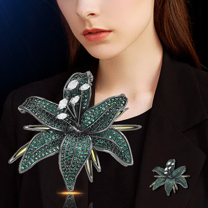 Broche de mujer con incrustaciones de circonitas y cristales de lirio verde oscuro