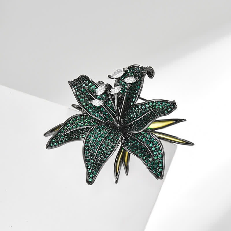 Broche de mujer con incrustaciones de circonitas y cristales de lirio verde oscuro