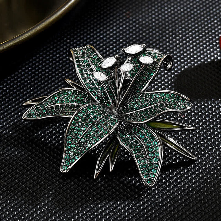 Broche de mujer con incrustaciones de circonitas y cristales de lirio verde oscuro