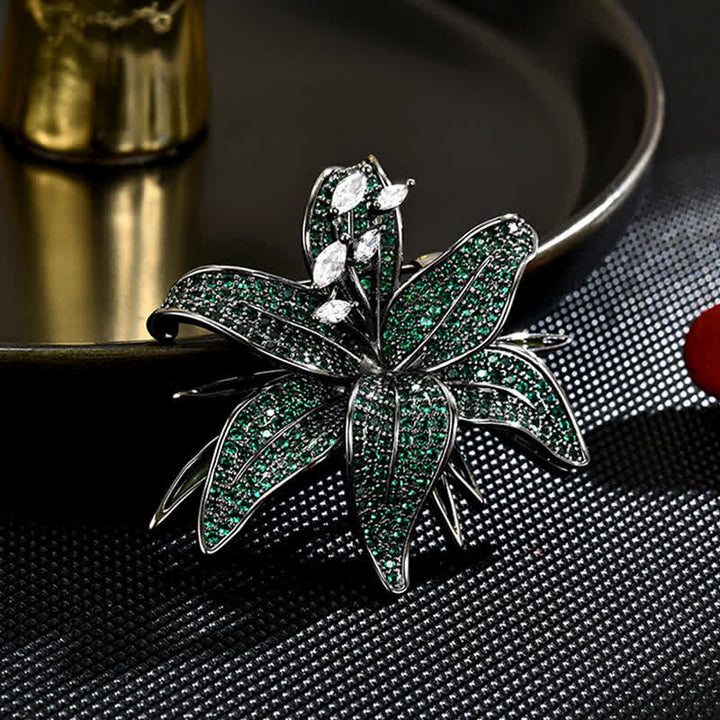 Broche de mujer con incrustaciones de circonitas y cristales de lirio verde oscuro