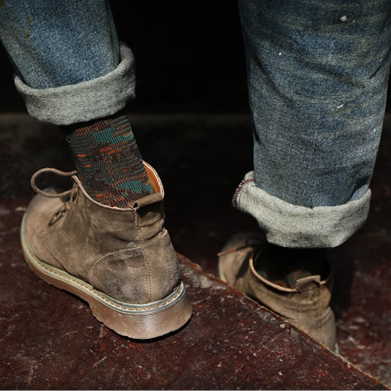 Calcetines de algodón de colores combinados de estilo informal.