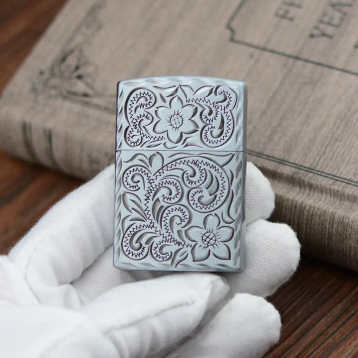 Encendedor de butano recargable con elegante diseño de flores en relieve