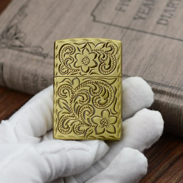 Encendedor de butano recargable con elegante diseño de flores en relieve