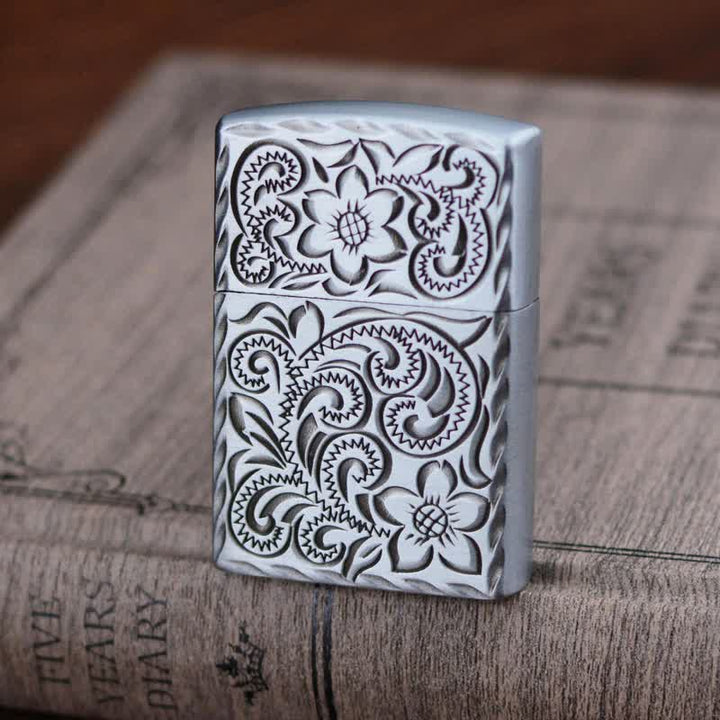 Encendedor de butano recargable con elegante diseño de flores en relieve