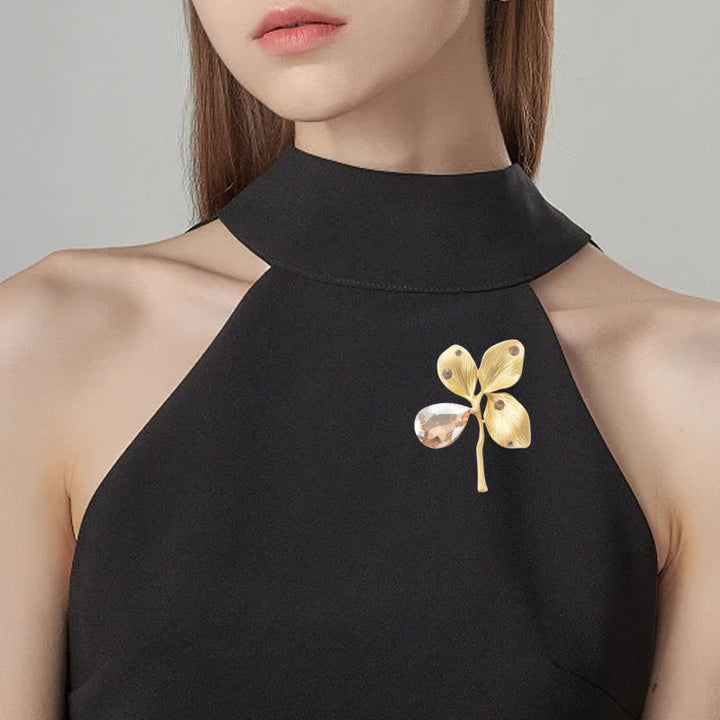 Broche de cristal con forma de hoja de arce dorada otoñal para mujer