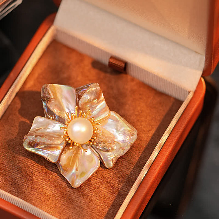 Broche de flor asimétrico con perla barroca para mujer