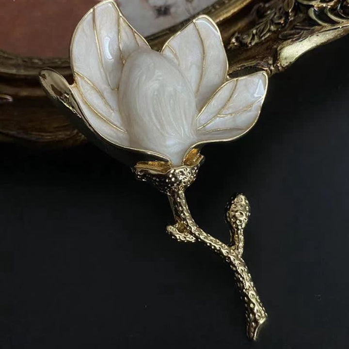 Broche de magnolia blanca estilo cortesano exagerado para mujer